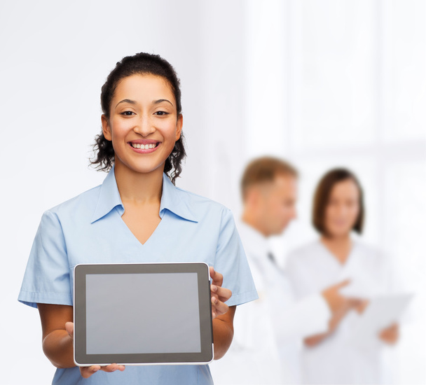Smiling female doctor or nurse with tablet pc - Foto, afbeelding