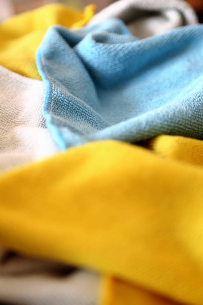 Різні кольорові тканини з мікрофібри
 - Фото, зображення