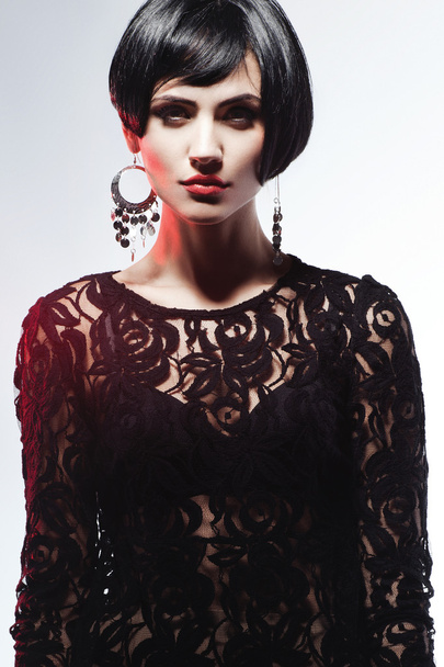 sexy fashional žena v černém guipure šaty. - Fotografie, Obrázek