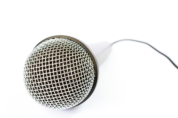 micrófono con alambre negro aislado en blanco
 - Foto, imagen