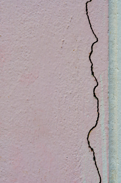 Crack on cement wall of old building. - Foto, Imagen