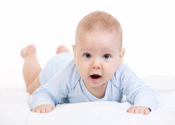 Little boy lying on stomach and looking at camera - Fotoğraf, Görsel