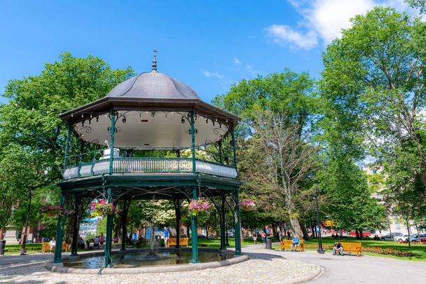 Saint John, NB, Canada - July 15, 2019: The bandstand at King's Square. Constructed in 1908, it hosts concerts in the summer. A fountain and pool of water are underneath. It is a popular tourist stop. - Photo, Image