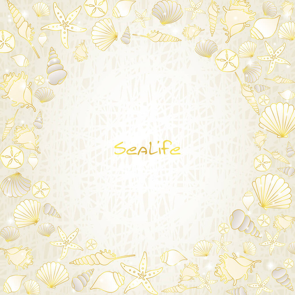 Seashell e stelle marine color oro scarabocchiare su sfondo color crema. - Vettoriali, immagini