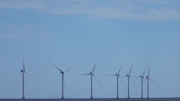 デンマークのHirtshals風で回転する風力タービン - 映像、動画
