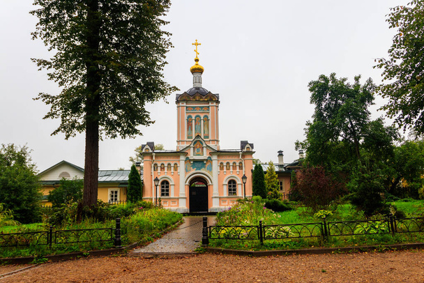 Gate Church of St. John Baptist Skete of Optina Monastery. Optina Pustyn (literally Opta's hermitage) is an Eastern Orthodox monastery near Kozelsk in Russia - Фото, зображення