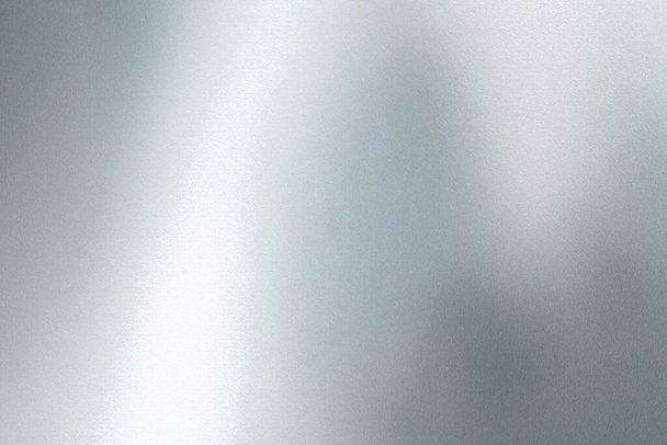 Светящаяся серебряная фольга блестящая бумажная стена с копировальным пространством, абстрактным текстурным фоном - Фото, изображение