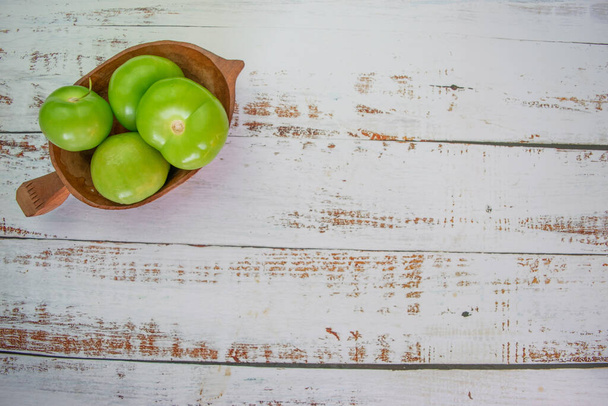 πράσινες ντομάτες ή τοματίλο για μεξικανική σάλτσα - Φωτογραφία, εικόνα