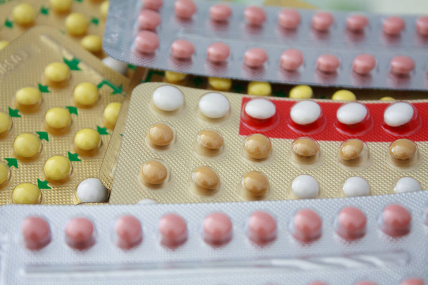 Colorido anticonceptivo oral píldora - Foto, imagen