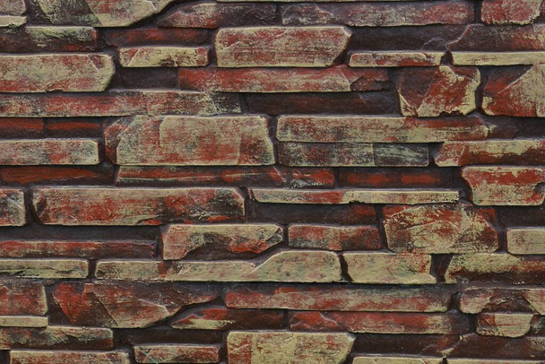 коричнево-красная текстура камня и кирпичи в стене забора - Фото, изображение