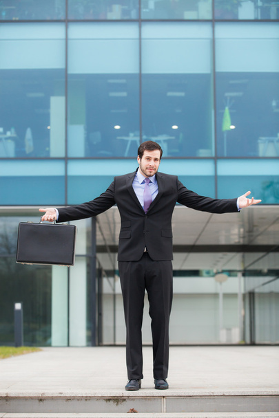 businessman in front of an office building - Foto, Bild
