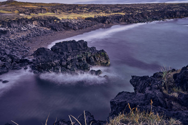 vista iconica della costa occidentale dell'Islanda a lunga esposizione - Foto, immagini