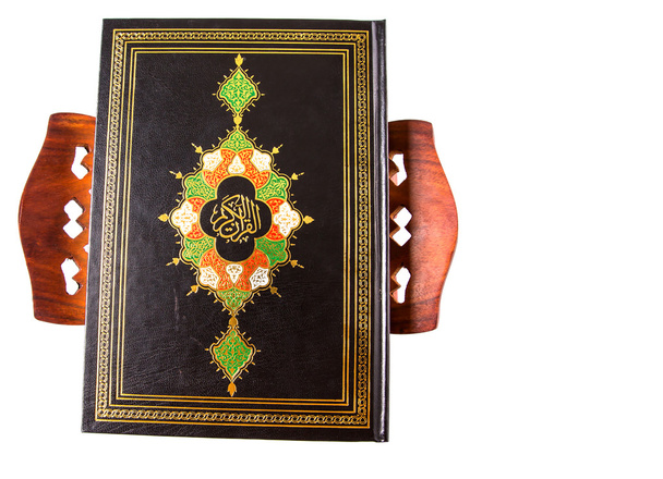 der heilige Quran auf einem Holzbuch - Foto, Bild