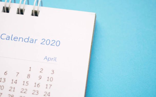 calendario página 2020 primer plano en fondo azul planificación de negocios cita reunión concepto - Foto, Imagen