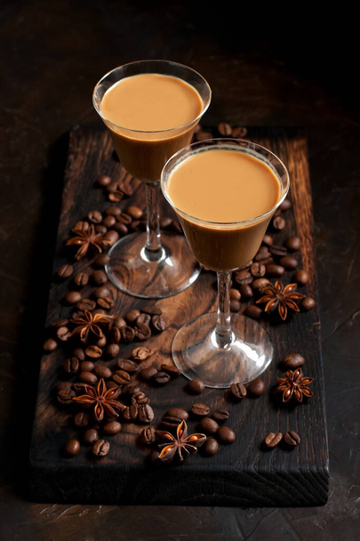 Glasses with  coffee Irish creamy liqueur with coffee beans on  dark background - Foto, Imagen