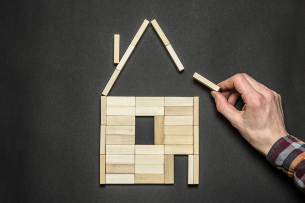 Частичный кадр строительства дома из деревянных блоков - Фото, изображение