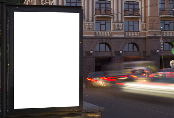 Белый пустой рекламный щит на улице - Фото, изображение