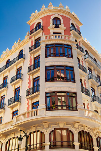gebouwen met fronten van de kant van de stad valencia Spanje - Foto, afbeelding