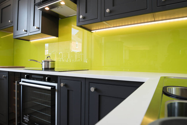 Új modern konyha belső - Fotó, kép
