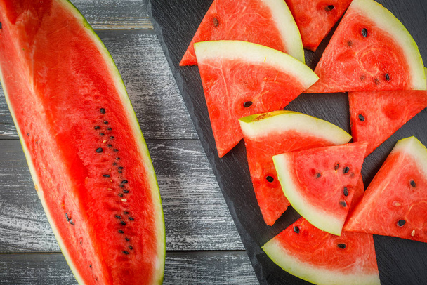 Scheiben Wassermelone auf einem Teller - Foto, Bild