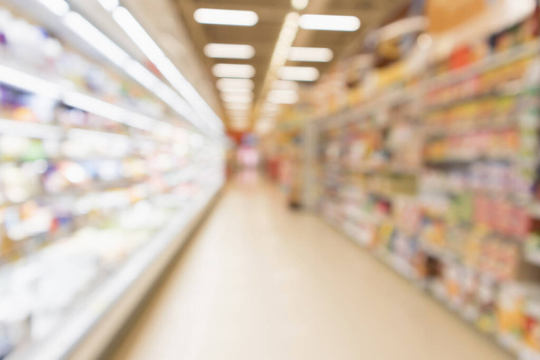 Abstraktní rozmazání supermarket potravin obchod chladničky police s čerstvým mlékem láhve a mléčné výrobky - Fotografie, Obrázek