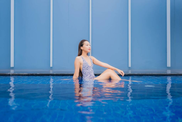 Portrait beautiful young asian woman relax smile around outdoor swimming pool for leisure vacation - Fotografie, Obrázek