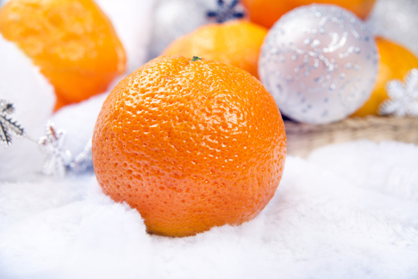 sweet fresh tangerine on the kitchen table - Foto, Imagem