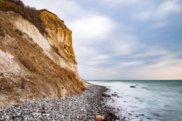 ルーゲン島の景観の最北端、カップ・アルコナ岬付近のバルト海の海岸線 - 写真・画像