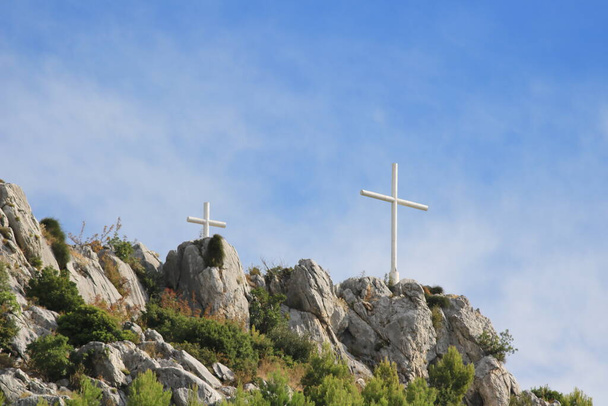 Croce in cima alla montagna - Foto, immagini
