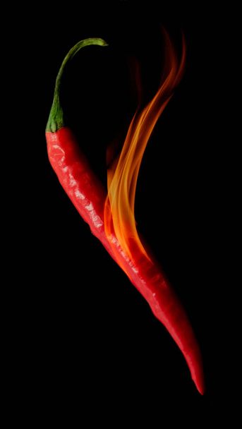 Extrémně horké chilli, izolované na černém. - Fotografie, Obrázek