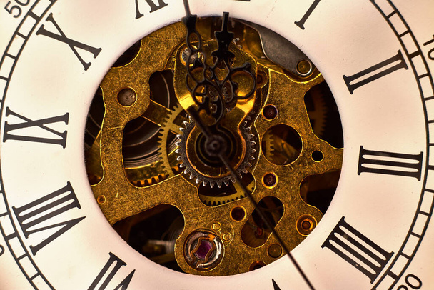 Mechanism of a vintage pocket watch - Фото, зображення