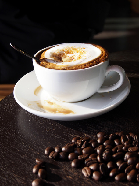 Καφές latte ζεστός με αφρογαλα - Φωτογραφία, εικόνα