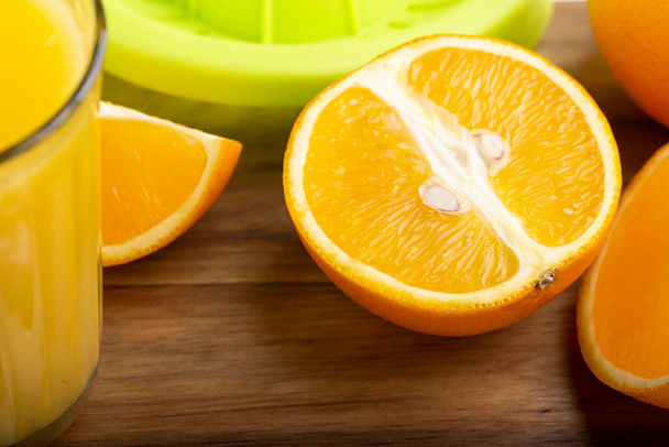 Fresh orange juice on a white table. Sliced citrus fruits. - Foto, Bild