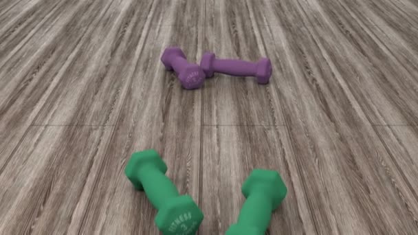 Trening fitness i ćwiczenia fizyczne z urządzeniami fitness pomaga schudnąć - Materiał filmowy, wideo