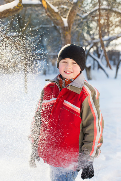 portrait of a cute boy in winter park - Fotoğraf, Görsel