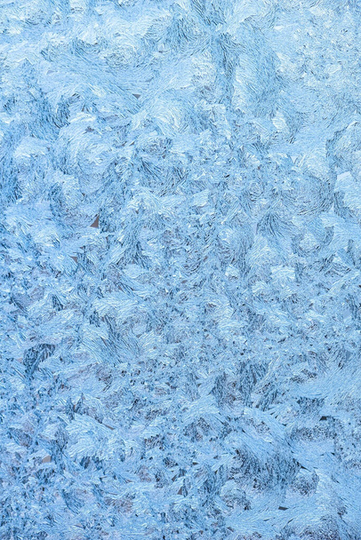 Frosty natural pattern on winter window glass  - Foto, Imagen