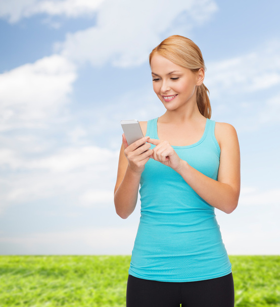 Sporty woman with smartphone - Foto, Imagen