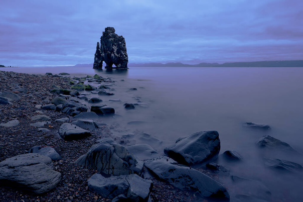 Hvtserkur, Basaltfelsen wie Drachen oder Nashörner im nördlichen Island - Foto, Bild