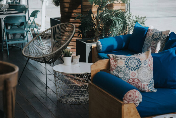 A cozy restaurant interior with wooden blue modern sofas - Φωτογραφία, εικόνα