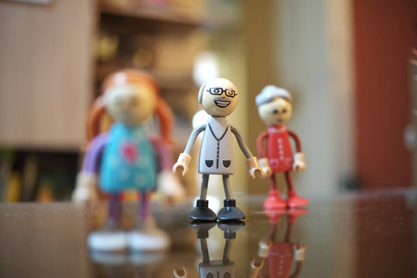 A selective focus shot of an old man figurine with other figurines in the background - Foto, immagini