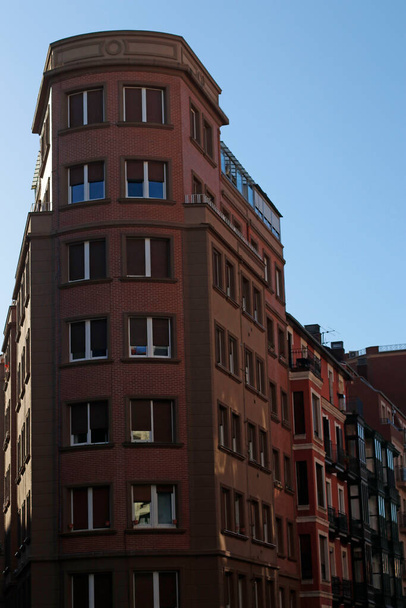 Building in a neighborhood of Bilbao - Фото, изображение