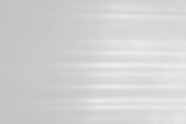 Sombra de gota orgánica en una pared blanca - Foto, Imagen