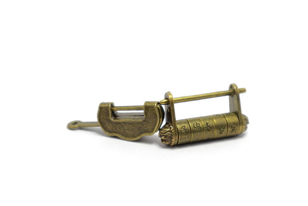 Vintage antigo cadeado chinês isolado com senha
  - Foto, Imagem