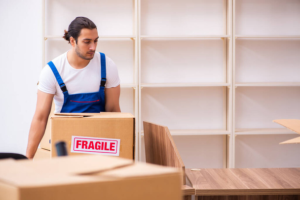 Young male professional mover doing home relocation - Photo, Image