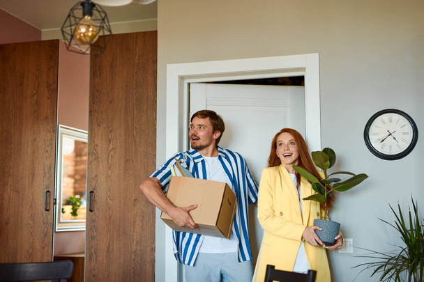 couple is surprised with beauty of their new apartment - Valokuva, kuva