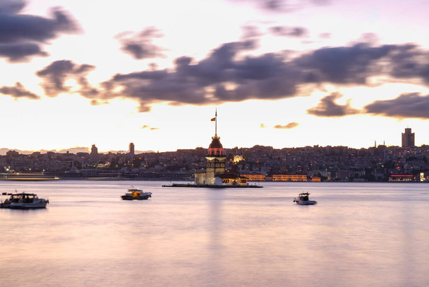 Maidens Tower in der Bosporus Straße, Istanbul City, Türkei - Foto, Bild