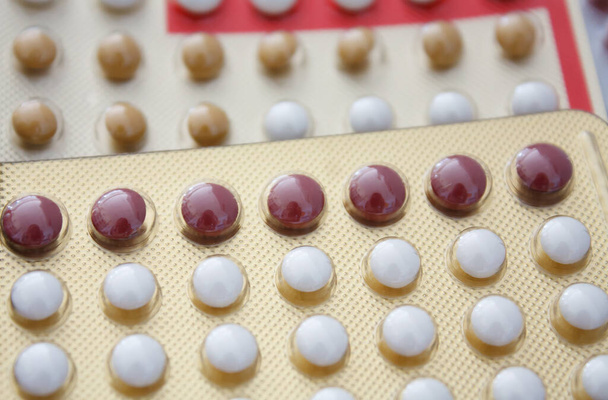 Comprimido contraceptivo oral colorido - Foto, Imagem