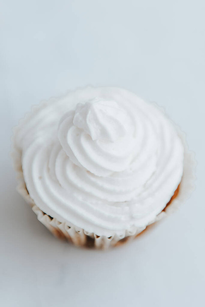 homemade veggie muffin with white cream on a dark background - Фото, зображення