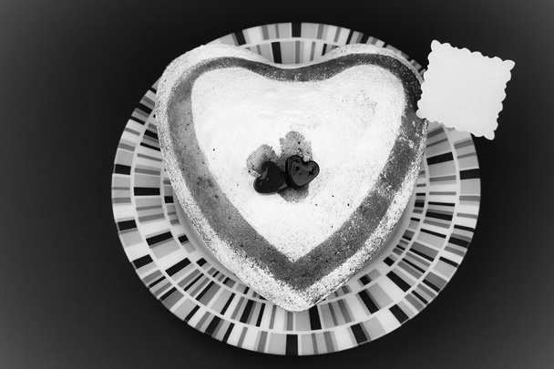 Торт в форме сердца
 - Фото, изображение