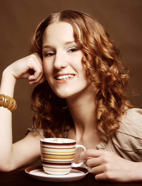 Mujer disfrutando del café
 - Foto, imagen
